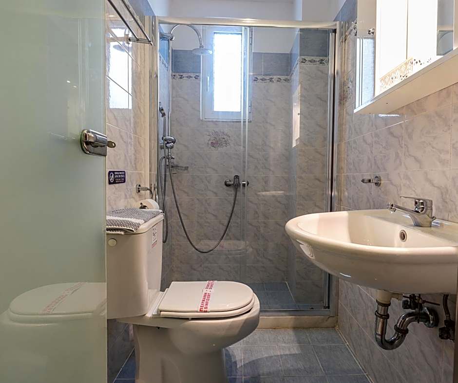 Delfini Beach Hotel & Suites