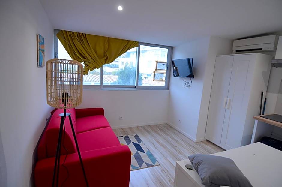 STUDIO CASSIN - next to tramway line 2 near airport