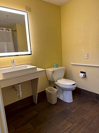 Deluxe Queen Room - Disability Access/Non-Smoking