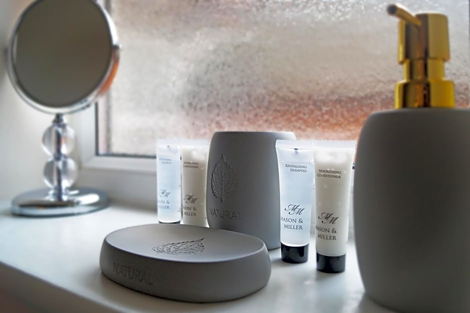 Ricky Road Guest House - Premium