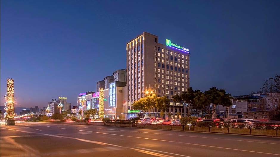 Holiday Inn Express Xichang City Center By IHG