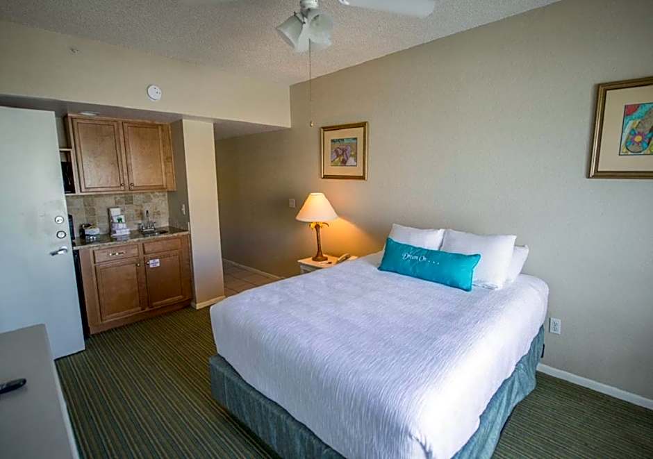 Photo 1 of 4 of 1 Queen Bed Suite, Partial Ocean View