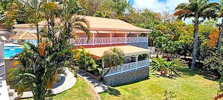 Les Hauts du Cap - Guest House