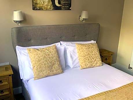 Single room-Basic-Ensuite with Shower