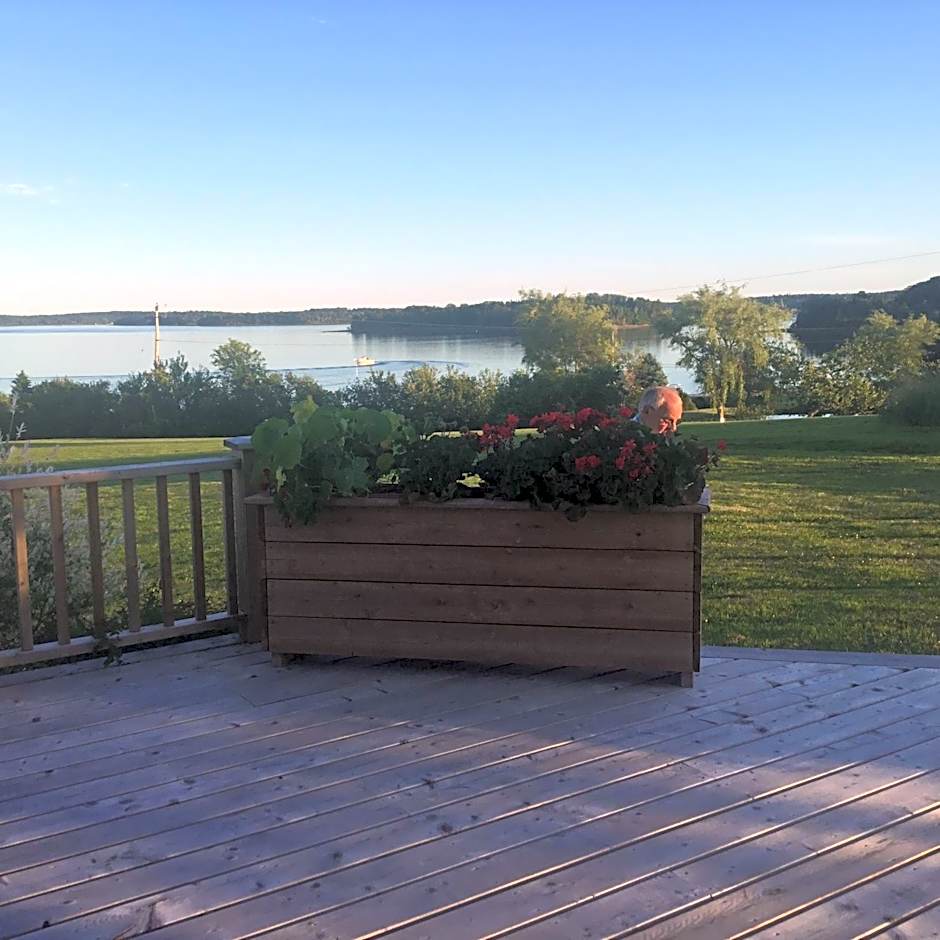 Bayview Pines Country Inn B&B