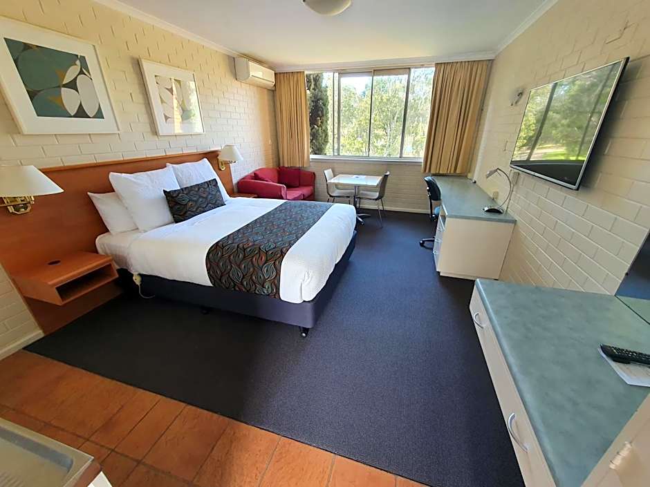 Photo 1 of 5 of Deluxe 1 Queen Bed, Park View