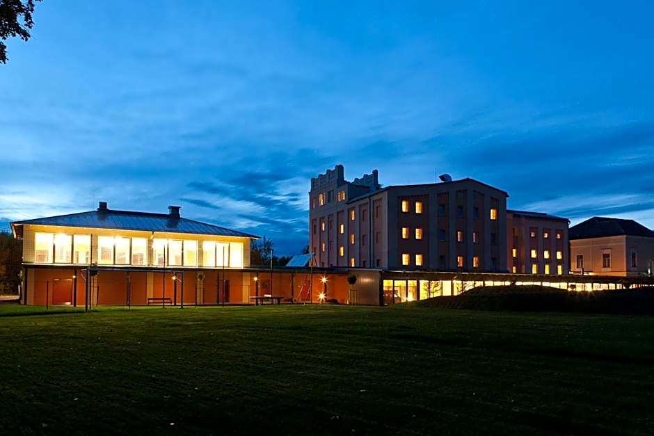 JUFA Hotel Weinviertel - Eselsmuhle