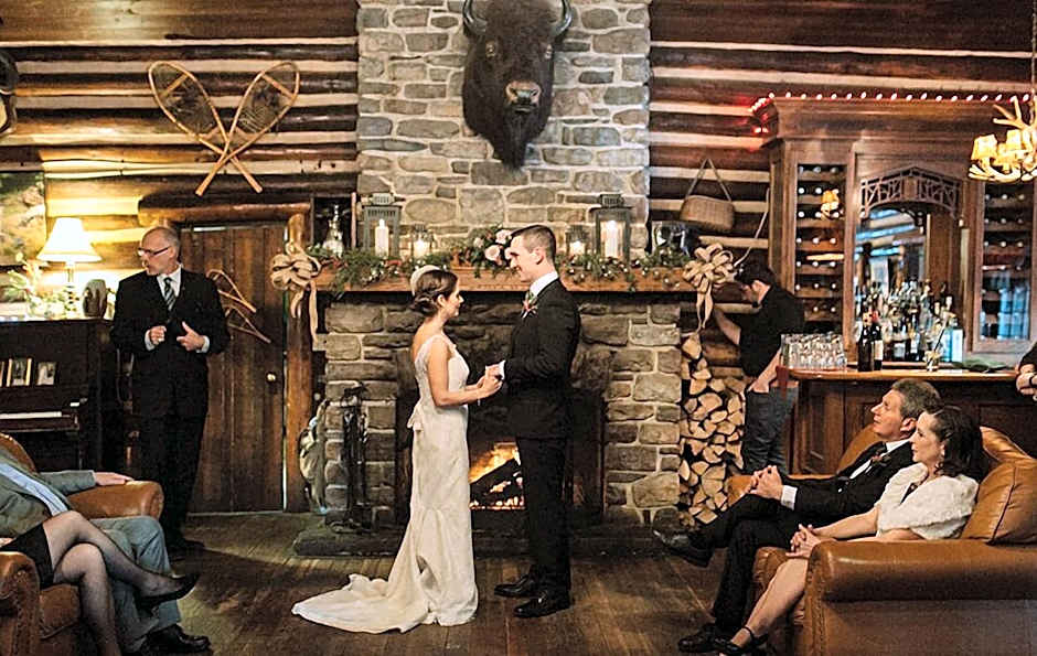 Storm Mountain Lodge Cabins Dining