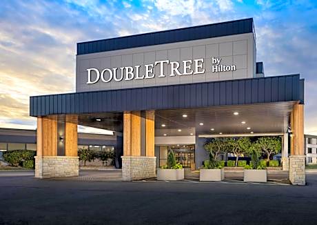 DoubleTree by Hilton Manhattan, KS