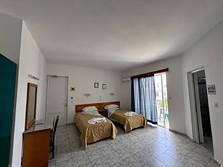 Twin Studio (2 Adults)