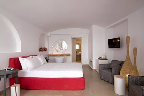 Pure Suite with Private Hot Tub & Caldera View