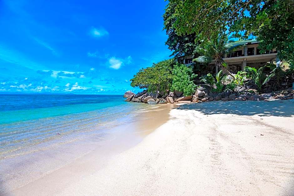 Coco de Mer and Black Parrot Suites