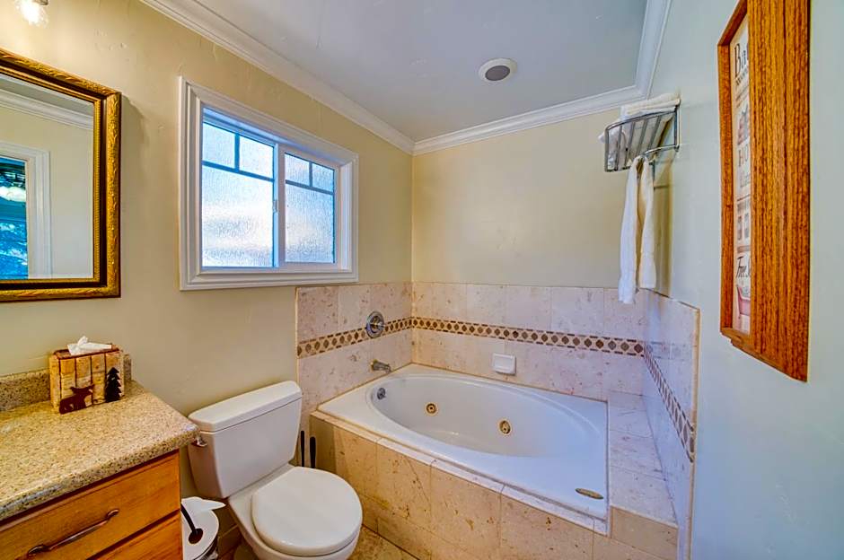 Moose and Maple Lodge