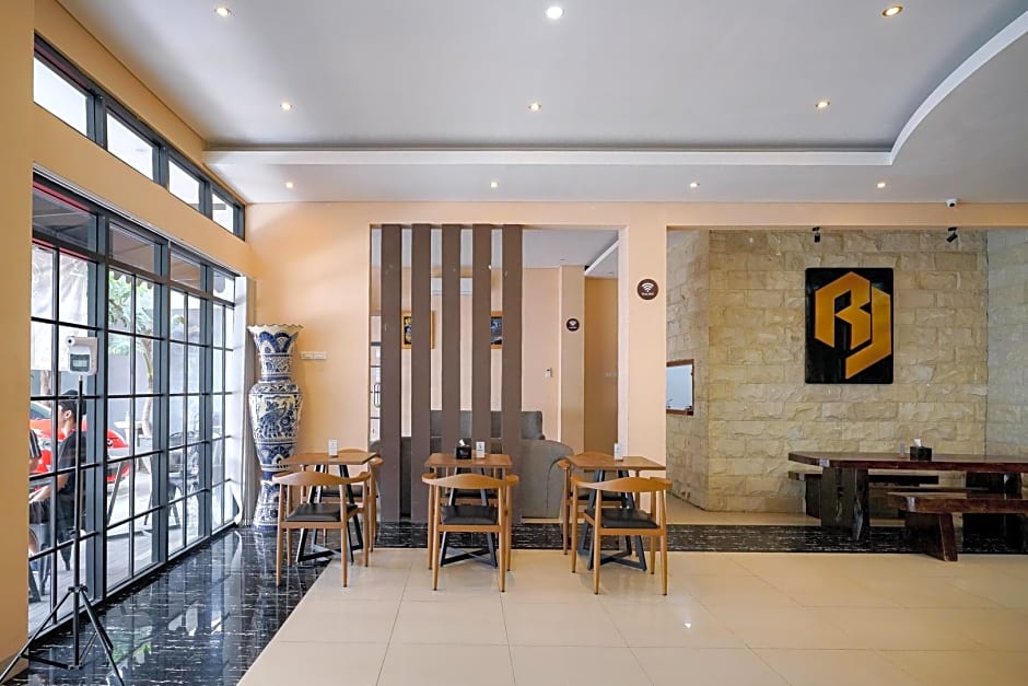 RedDoorz Premium @ Raja Hostel Syariah Lampung