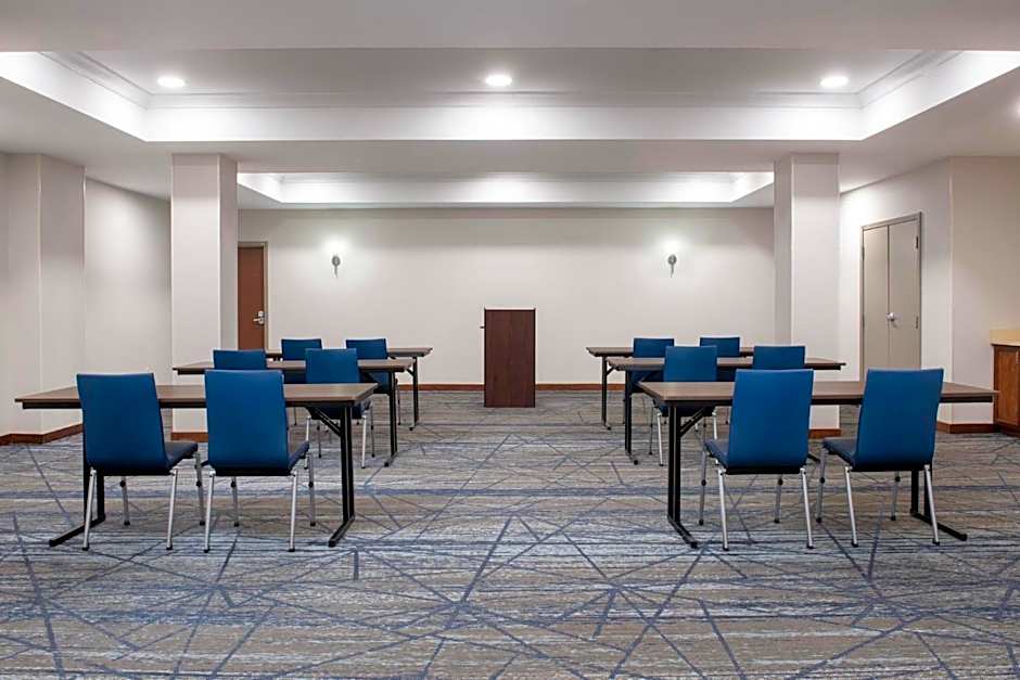 Holiday Inn Express & Suites Alexandria - Fort Belvoir By IHG