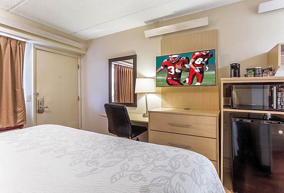 Red Roof Plus Nashville North - Goodlettsville