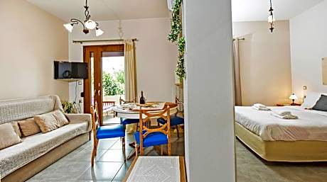 One-Bedroom Apartment with Outdoor Pool