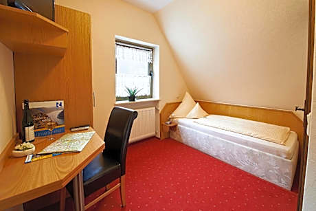 Single Room with Mountain View - Annex