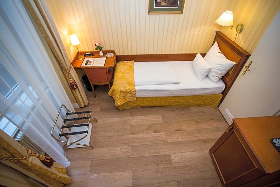 Pension Opera Suites I Self Check In I AC in all rooms