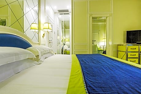 Classic Double or Twin Room with Pool View