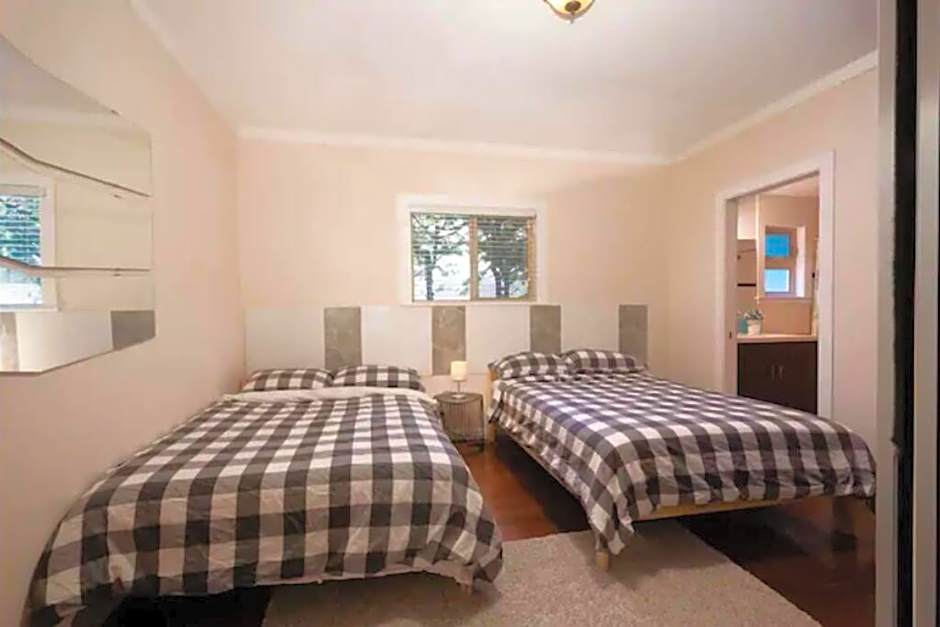 Westside Pool Home-8 min to Downtown, Yard Parking