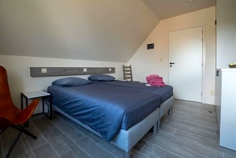 Annex double room with common bathroom & toilet