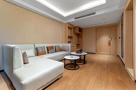 Twin Room with Mah-jongg Table