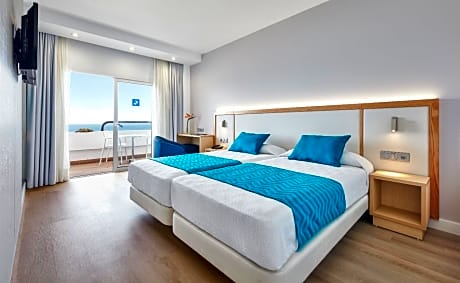 Double or Twin Room with Sea View