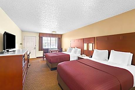2 Queen Beds Smoking Room Pet Friendly Room Microwave And Refrigerator Continental Breakfast