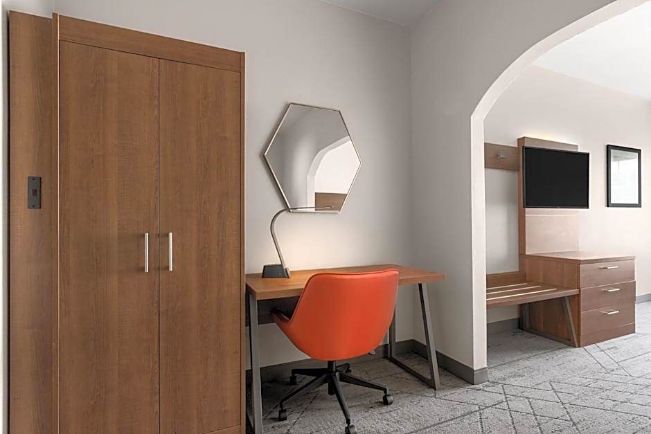 Holiday Inn Express & Suites Harrison By IHG