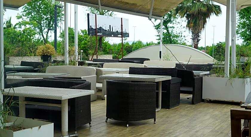 Yali Beach Houses – Istanbul, FL