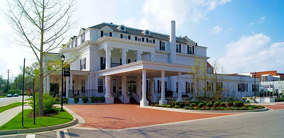 Historic Boone Tavern Hotel and Restaurant