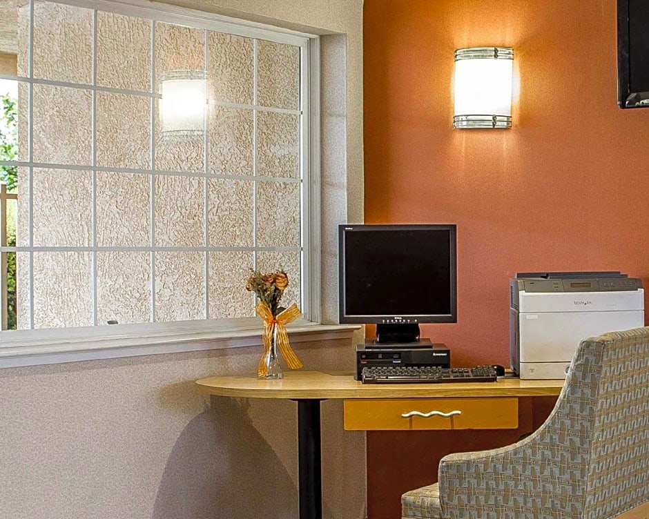 Quality Inn & Suites Lathrop