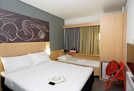 Standard Room with One Double Bed and One Single Bed