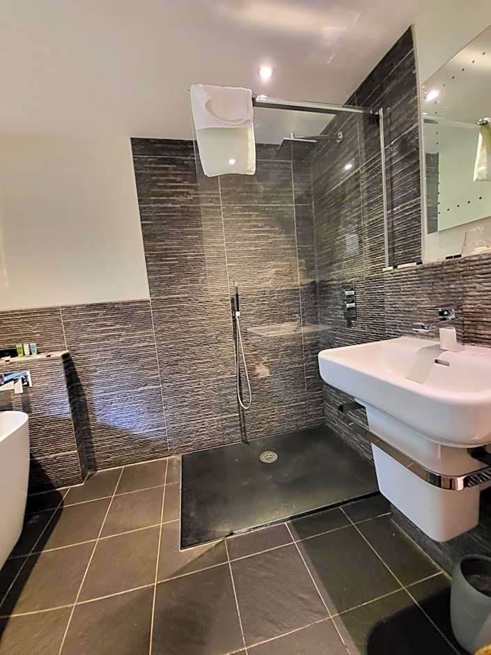 The Manifold Inn Hotel