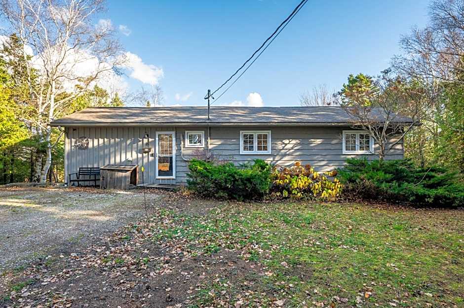 Serene Lakefront Retreat Explore & Unwind