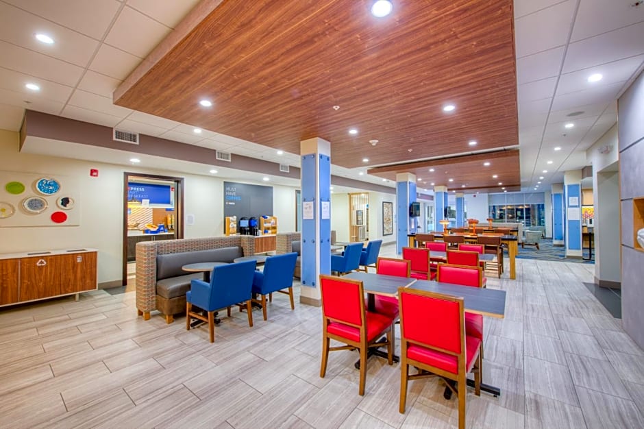 Holiday Inn Express and Suites Remington By IHG