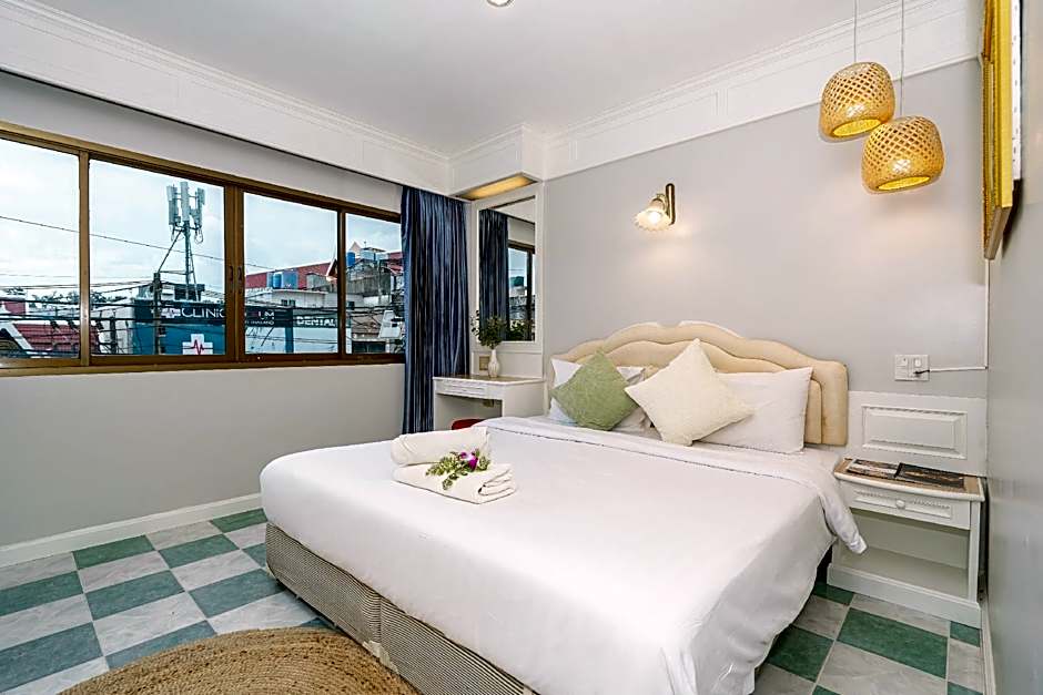 Patong Social Hotel & Restaurant, Patong Beach