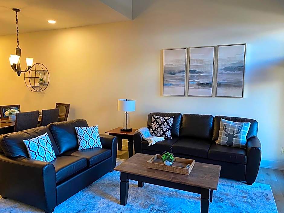 Spectacular Penthouse With Amazing Views, Indoor Pool and Hot tub