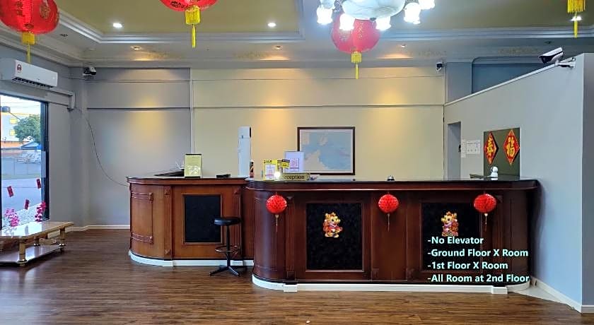 The Upper Deck Hotel