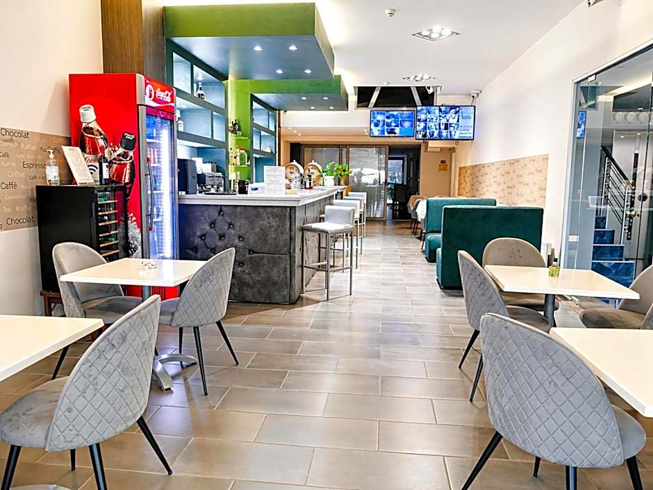 City Life Port Hotel