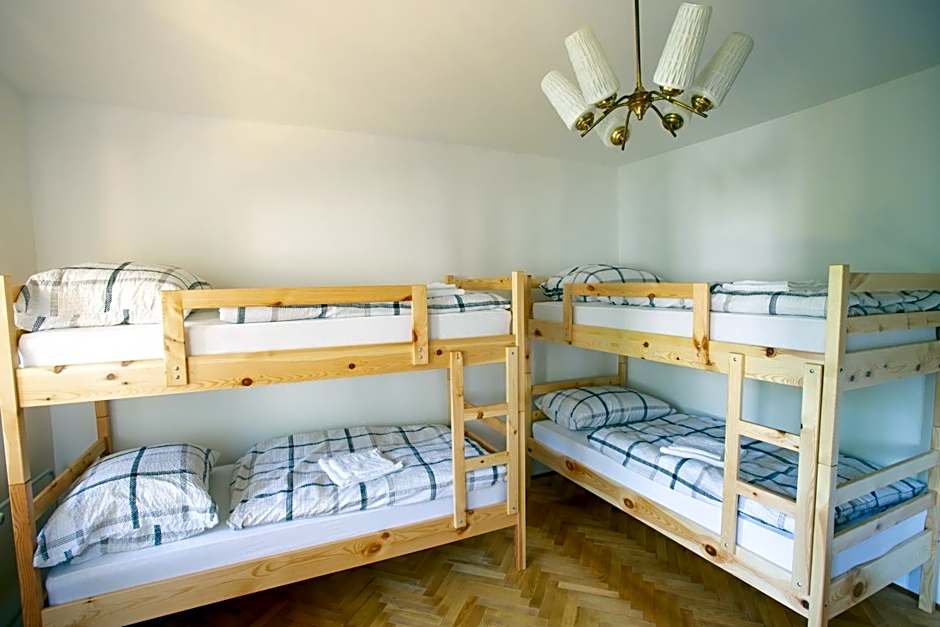 Hostel LakeBled