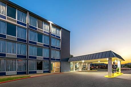 Days Inn by Wyndham Cambridge