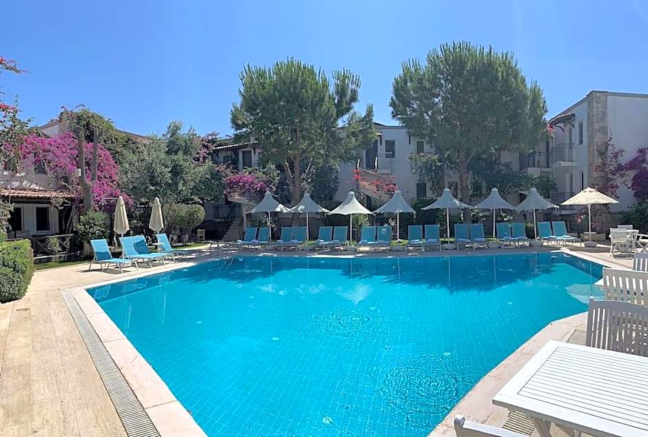 Moonshine Hotel & Suites