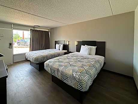 Queen Room with Two Queen Beds - Smoking