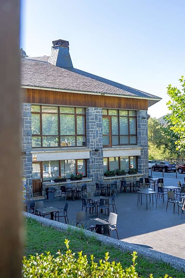 Hotel y Apartamentos SNO Isaba