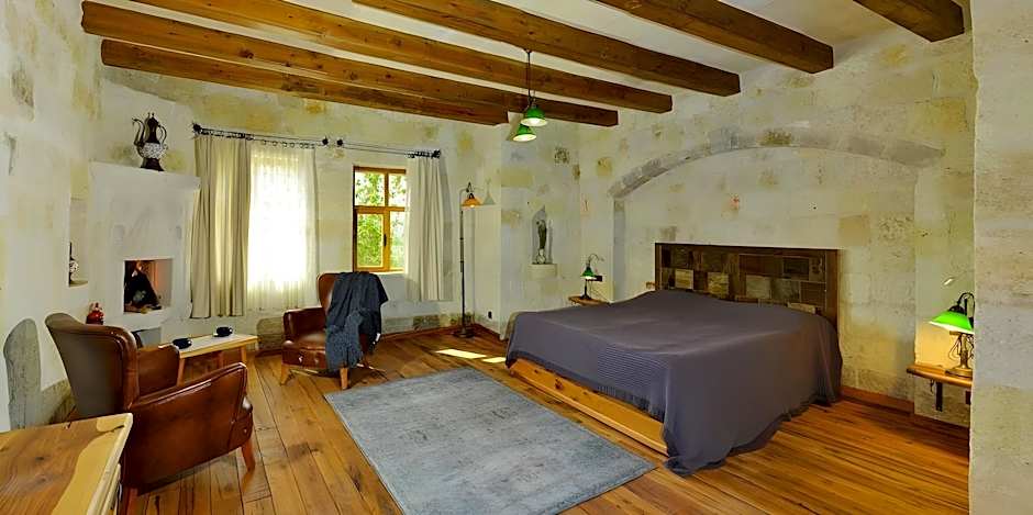 Seki Cave Hotel – Wake Up to Hot Air Balloons