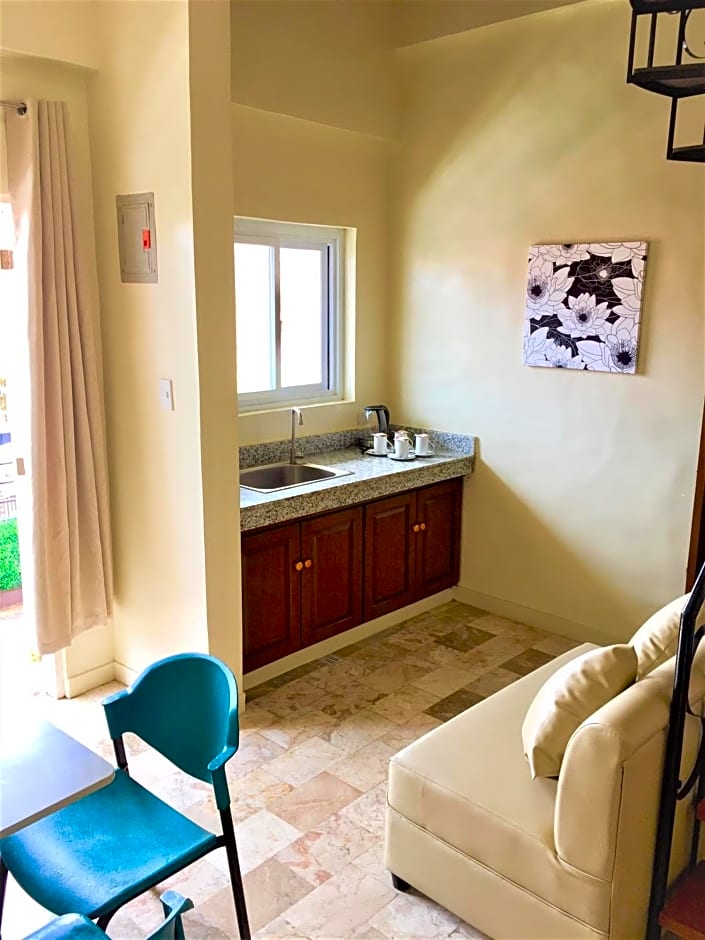 Elliannah Pines Hotel