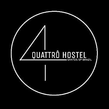 4 suítes privativas