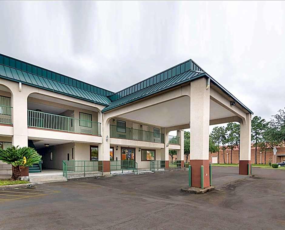 Rodeway Inn & Suites Hwy 290 Nw